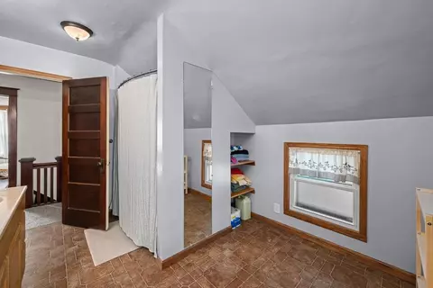 Bath - 324 Roosevelt Ave, Kewanee, IL 61443 photo 2 of 3