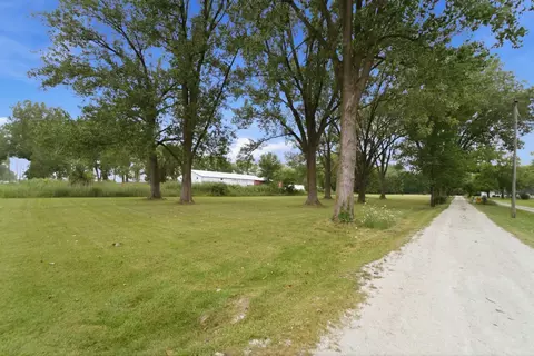 Exterior - 330 S 5000w Rd, Kankakee, IL 60901 photo 12 of 18