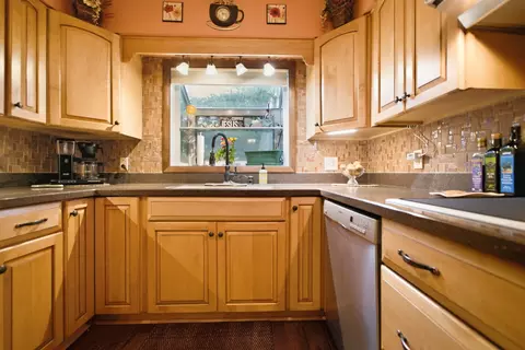 Kitchen - 330 S 5000w Rd, Kankakee, IL 60901 photo 3 of 4