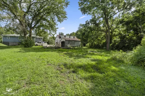 Exterior - 2103 Maple Rd, Joliet, IL 60432 photo 5 of 6