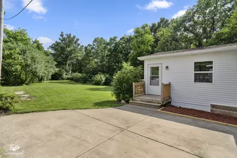 Exterior - 2103 Maple Rd, Joliet, IL 60432 photo 3 of 6