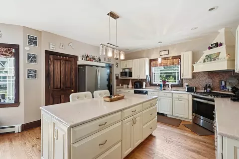 Kitchen - 809 E Center St, Ottawa, IL 61350 photo 2 of 3