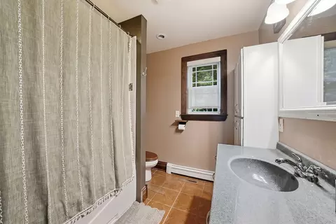 Bath - 809 E Center St, Ottawa, IL 61350 photo 1 of 4