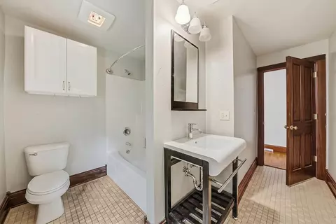 Bath - 809 E Center St, Ottawa, IL 61350 photo 4 of 4