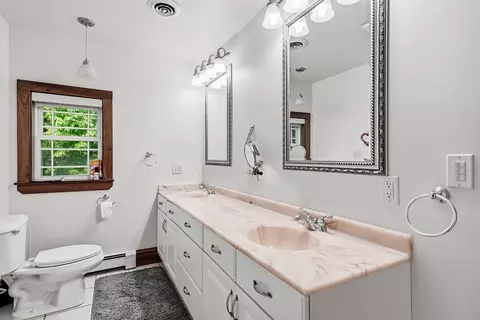 Bath - 809 E Center St, Ottawa, IL 61350 photo 3 of 4