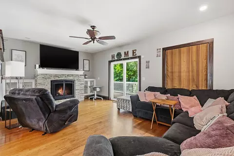 Living - 809 E Center St, Ottawa, IL 61350 photo 1 of 1