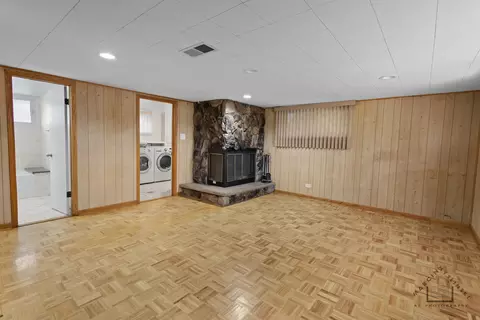 Living - 500 Florian Dr, Des Plaines, IL 60016 photo 5 of 5