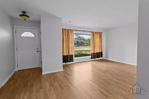 Living - 500 Florian Dr, Des Plaines, IL 60016 photo 1 of 5