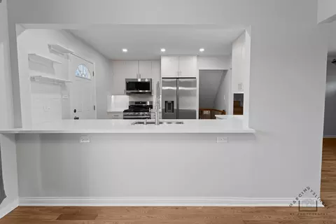 Kitchen - 500 Florian Dr, Des Plaines, IL 60016 photo 3 of 4