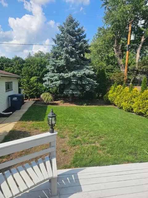 Exterior - 500 Florian Dr, Des Plaines, IL 60016 photo 6 of 7