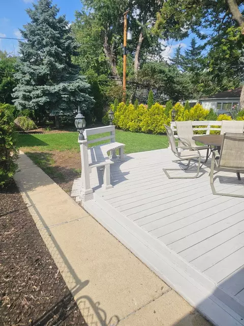 Exterior - 500 Florian Dr, Des Plaines, IL 60016 photo 4 of 7