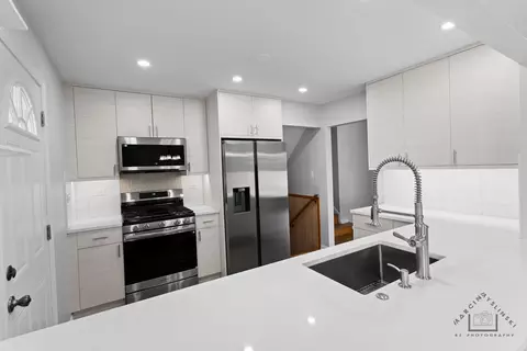 Kitchen - 500 Florian Dr, Des Plaines, IL 60016 photo 4 of 4