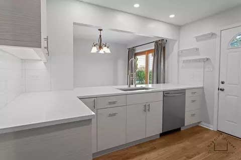 Kitchen - 500 Florian Dr, Des Plaines, IL 60016 photo 2 of 4