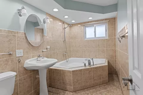 Bath - 500 Florian Dr, Des Plaines, IL 60016 photo 1 of 2