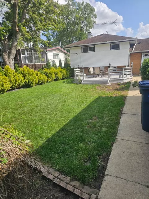 Exterior - 500 Florian Dr, Des Plaines, IL 60016 photo 7 of 7