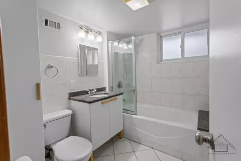 Bath - 500 Florian Dr, Des Plaines, IL 60016 photo 2 of 2