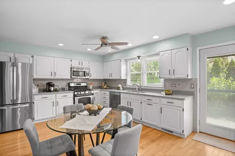 Kitchen - 1054 Oakview Dr, Wheaton, IL 60187 photo 1 of 2