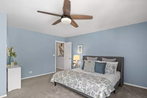 Bedroom - 1054 Oakview Dr, Wheaton, IL 60187 photo 3 of 5