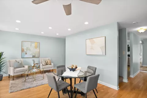 Living - 1054 Oakview Dr, Wheaton, IL 60187 photo 4 of 7