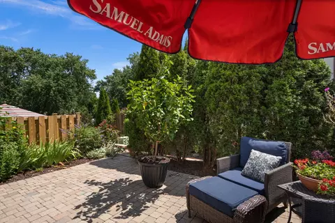Exterior - 1054 Oakview Dr, Wheaton, IL 60187 photo 2 of 3