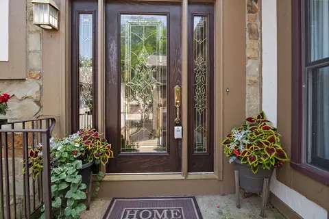 Entry Way - 1054 Oakview Dr, Wheaton, IL 60187 photo 1 of 2