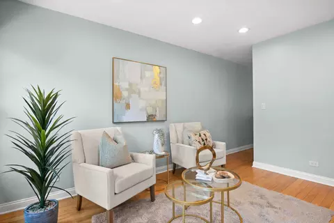 Living - 1054 Oakview Dr, Wheaton, IL 60187 photo 6 of 7