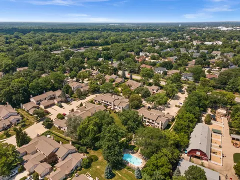 View/Area - 1054 Oakview Dr, Wheaton, IL 60187 photo 3 of 4