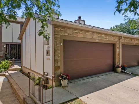 Exterior - 1054 Oakview Dr, Wheaton, IL 60187 photo 1 of 3