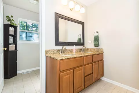 Bath - 1607 Sierra Highlands Ct, Plainfield, IL 60586 photo 3 of 3