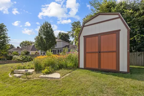 Exterior - 345 Mayfair Dr, Aurora, IL 60504 photo 4 of 8