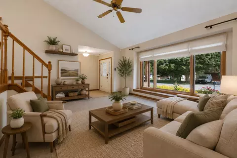 Living - 345 Mayfair Dr, Aurora, IL 60504 photo 2 of 8