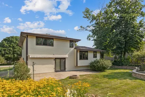 Exterior - 345 Mayfair Dr, Aurora, IL 60504 photo 3 of 8