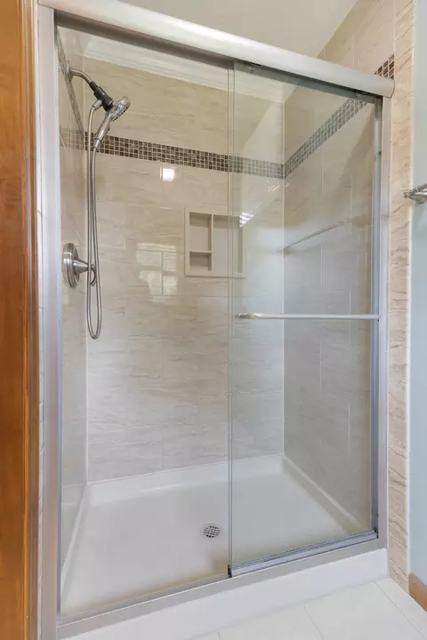 Bath - 345 Mayfair Dr, Aurora, IL 60504 photo 2 of 2