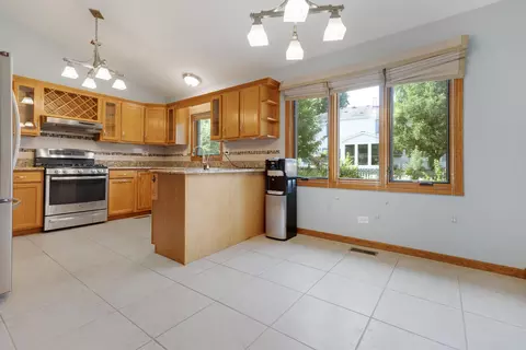 Kitchen - 345 Mayfair Dr, Aurora, IL 60504 photo 1 of 4