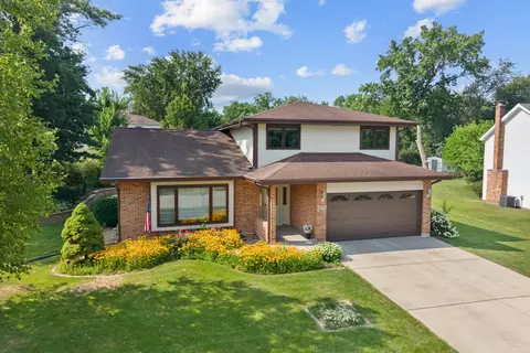 Exterior - 345 Mayfair Dr, Aurora, IL 60504 photo 2 of 8