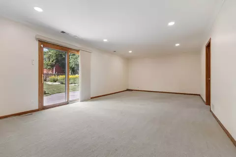 Living - 345 Mayfair Dr, Aurora, IL 60504 photo 5 of 8