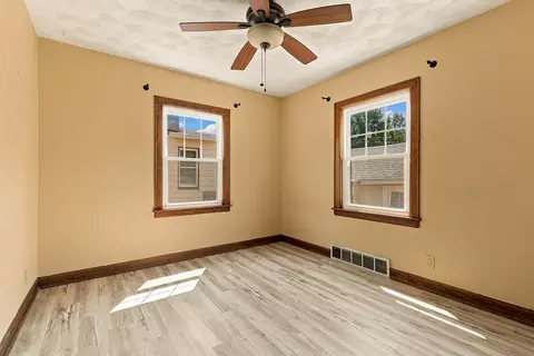 Bedroom - 1004 16th Ave, Moline, IL 61265 photo 5 of 5