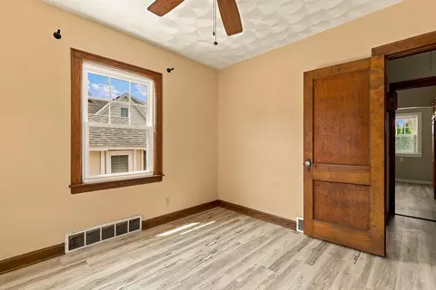 Bedroom - 1004 16th Ave, Moline, IL 61265 photo 4 of 5