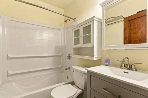 Bath - 1004 16th Ave, Moline, IL 61265 photo 1 of 2