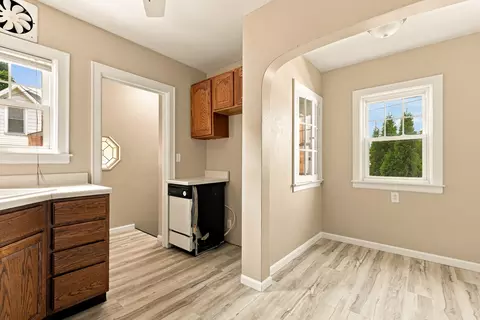 Entry Way - 1004 16th Ave, Moline, IL 61265 photo 2 of 2