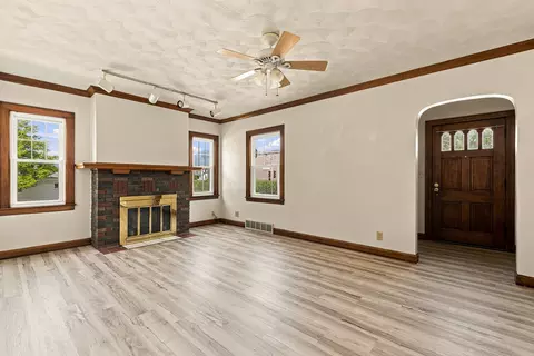 Living - 1004 16th Ave, Moline, IL 61265 photo 2 of 5