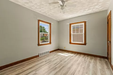 Bedroom - 1004 16th Ave, Moline, IL 61265 photo 2 of 5