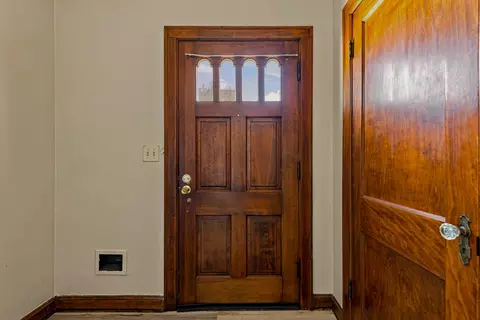 Entry Way - 1004 16th Ave, Moline, IL 61265 photo 1 of 2