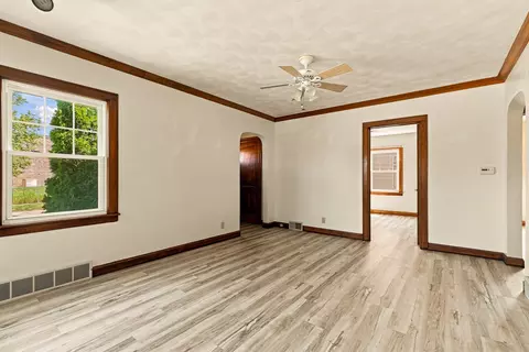 Living - 1004 16th Ave, Moline, IL 61265 photo 4 of 5