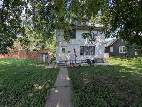 1705 Bridge Ave, Davenport, IA 52803