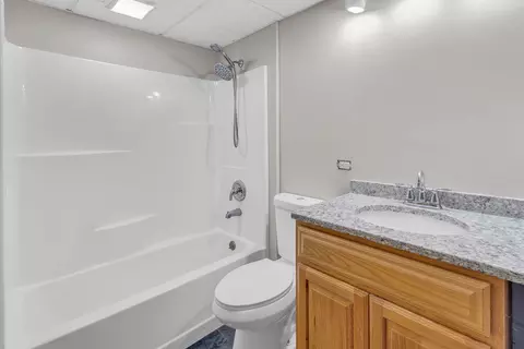 Bath - 2 Echowood Dr, Algonquin, IL 60102 photo 4 of 4