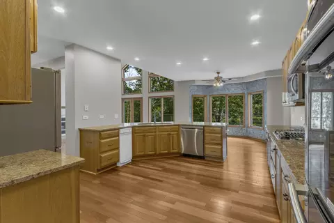Kitchen - 2 Echowood Dr, Algonquin, IL 60102 photo 2 of 3