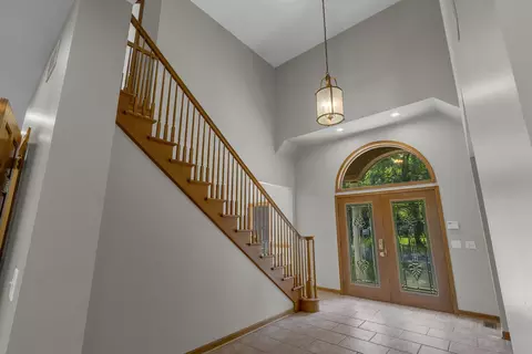 Entry Way - 2 Echowood Dr, Algonquin, IL 60102 photo 2 of 4