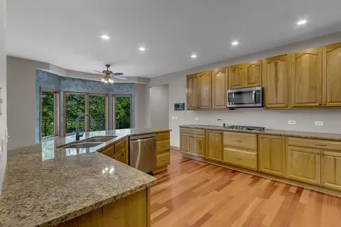 Kitchen - 2 Echowood Dr, Algonquin, IL 60102 photo 1 of 3