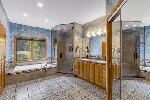 Bath - 2 Echowood Dr, Algonquin, IL 60102 photo 1 of 4